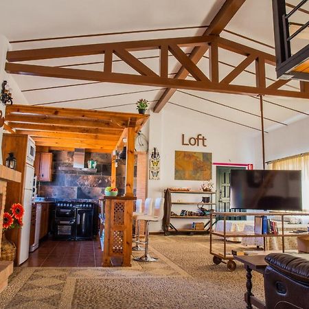 Apartamento Loft La Encina Torrejón el Rubio Esterno foto